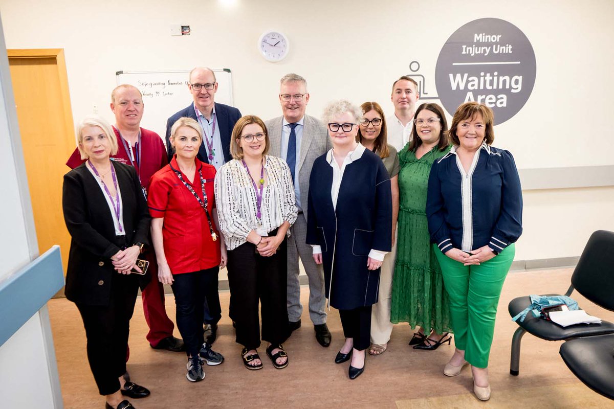 We welcomed Health Minister, <a href="/mikenesbittni/">Mike Nesbitt</a> at Altnagelvin Hospital to meet staff in our new Minor Injuries Unit, the North West Cancer Centre, trainee doctors at MedWest and the Family Nurse Partnership programme at Shantallow Health Centre

Read more
westerntrust.hscni.net/western-trust-…