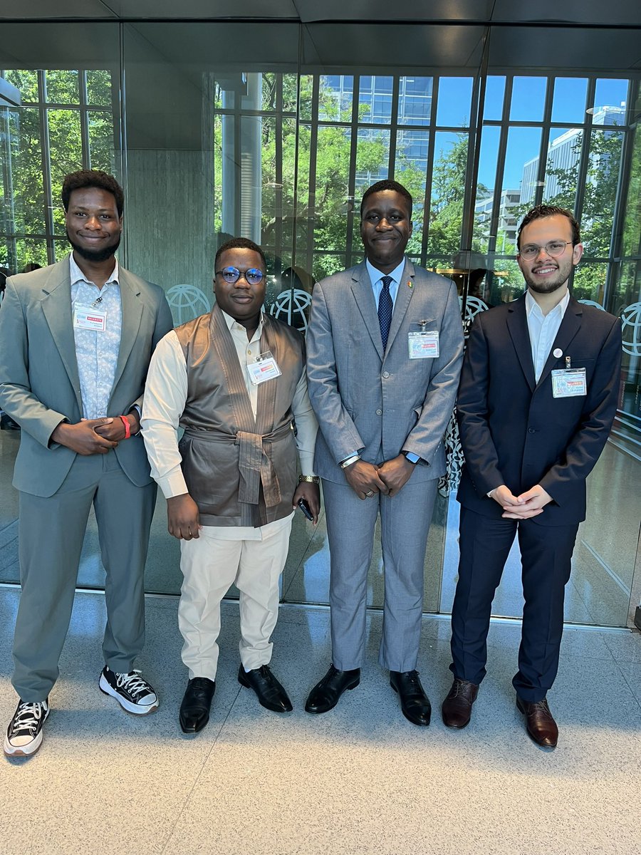 babacarjdiop's tweet photo. J'ai eu l'honneur de représenter le Sénégal au Sommet de la Jeunesse organisé par la Banque Mondiale. Je félicite les organisateurs pour la réussite de ce sommet, où des engagements importants ont été pris en faveur de la transformation digitale, plaçant ainsi les jeunes et leurs compétences au cœur des actions.

Lors des échanges, j'ai souligné l'importance de revoir les dispositifs de soutien financier pour les jeunes entrepreneurs, femmes et hommes de très bonne volonté, en éliminant les barrières d'accès aux fonds et aux ressources éducatives modernes. Il est crucial d'intégrer le numérique dans le programme scolaire dès le plus jeune âge et de promouvoir les filières technologiques dans l'enseignement supérieur. À ce titre, je remercie et félicite le DG de l'IFC (@IFC_org), Makhtar DIOP (@Diop_IFC), pour sa brillante exposition des investissements engagés par son agence dans ce sens.

De plus, il est essentiel de créer des centres d'innovation et des incubateurs, d'offrir un accès au financement et au mentorat, ainsi que de collaborer avec le secteur privé pour déployer des projets technologiques à grande échelle avec une stratégie numérique intégrée.

Investir dans les infrastructures technologiques, promouvoir des politiques favorables et lancer des campagnes de sensibilisation sont des actions clés pour soutenir la transformation digitale en Afrique. Ensemble, mobilisons nos efforts pour permettre à la jeunesse africaine de contribuer pleinement à cette évolution.

En tant qu'acteur engagé ayant donné des bourses à plus de 8,000 jeunes à travers l’initiative "ALFI Fellowship" (@alfi_africa) en Afrique et électrifié plus d’une centaine de maisons au Sénégal avec le programme "Light Up the Future", je suis ravi de partager des données significatives sur la transformation digitale en Afrique :

- Le taux de pénétration d'Internet en Afrique a connu une remarquable augmentation ces dernières années, passant de 28,2 % en 2019 à 41,3 % en 2023, selon les statistiques les plus récentes de l'Union Internationale des Télécommunications (UIT). La pandémie de Covid-19 a démontré l’importance capitale que revêt la connectivité Internet. Les réseaux communautaires et les points d’échange Internet constituent un moyen avantageux de combler la fracture numérique.

- L'écosystème des startups technologiques en Afrique a connu une croissance exponentielle, avec une augmentation de 180 % du nombre de startups entre 2015 et 2020, selon le rapport annuel de Disrupt Africa sur les écosystèmes de startups africaines.

- Les initiatives visant au développement des compétences numériques des jeunes ont rencontré un succès notable, avec plus de 60 % des jeunes africains ayant suivi des cours en ligne en 2022, selon une étude de la Banque Africaine de Développement (BAD).

- Malgré les progrès réalisés, des défis persistent en termes d'accessibilité à Internet en Afrique, avec encore des zones rurales non couvertes et des coûts d'accès élevés dans certaines régions, comme indiqué dans le dernier rapport sur l'état de la connectivité en Afrique de la Commission Économique des Nations Unies pour l'Afrique (@ECA_OFFICIAL).

En combinant ces données avec les recommandations précédentes, il est évident que des investissements ciblés et des actions concertées sont nécessaires pour favoriser une transformation digitale inclusive et durable en Afrique.

Pour conclure, j'exhorte la Banque Mondiale à continuer de soutenir ces efforts avec ses partenaires et à travailler en collaboration avec les acteurs locaux pour promouvoir une croissance numérique équitable sur le continent africain.

#Africa #WorldBank