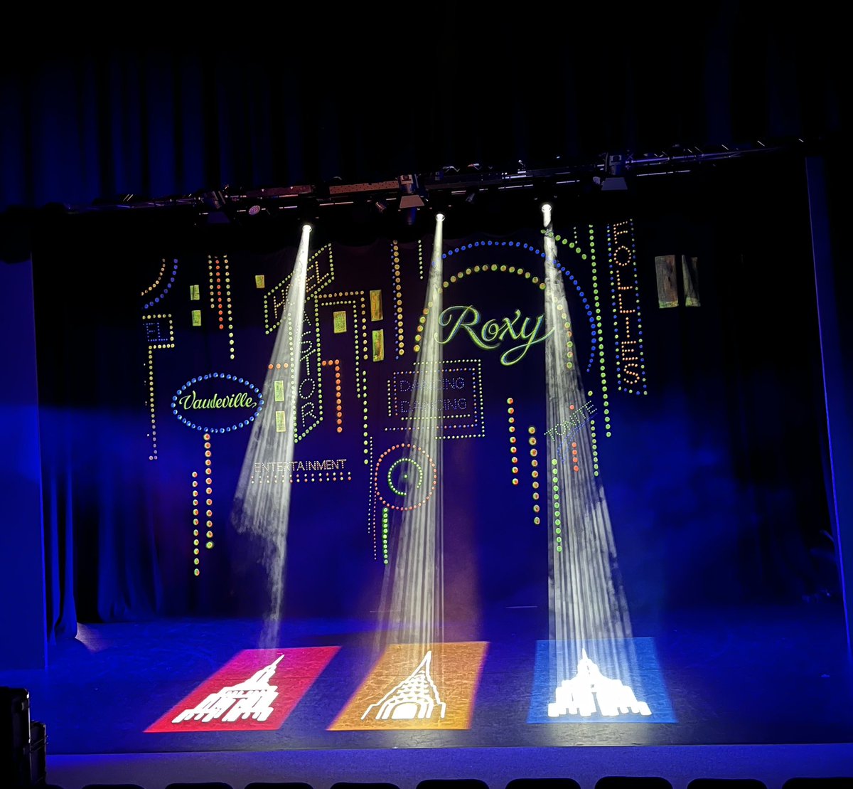 THPerforms's tweet image. Annie Lighting plot day! This is always one of our favourite days in a show run - the moment when a show starts looking less like a rehearsal and more like a real production. Not long now to grab your tickets… thorndenhall.co.uk 🐕🇺🇸