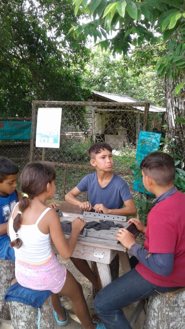 odaimis1's tweet photo. Nuestro Joven Club se va a la callen en conjunto con INDER y cultura para participar con los mas pequeños en juegos de participación y pasivos y a su vez informar de nuestro servicios para este verano que recién comienza. #ModoVerano https://t.co/I5HlYoDn7Q