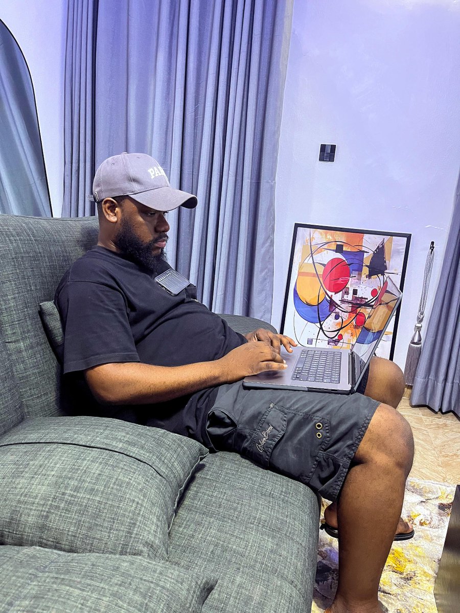 thedennisobaro1's tweet image. One secret to avoiding creative blocks is spending a lot of time looking at creative designs, even when you&apos;re not designing. I recommend checking designs on Mobbin and Dribbble daily.

The problem is that people only check for inspiration when they want to design.