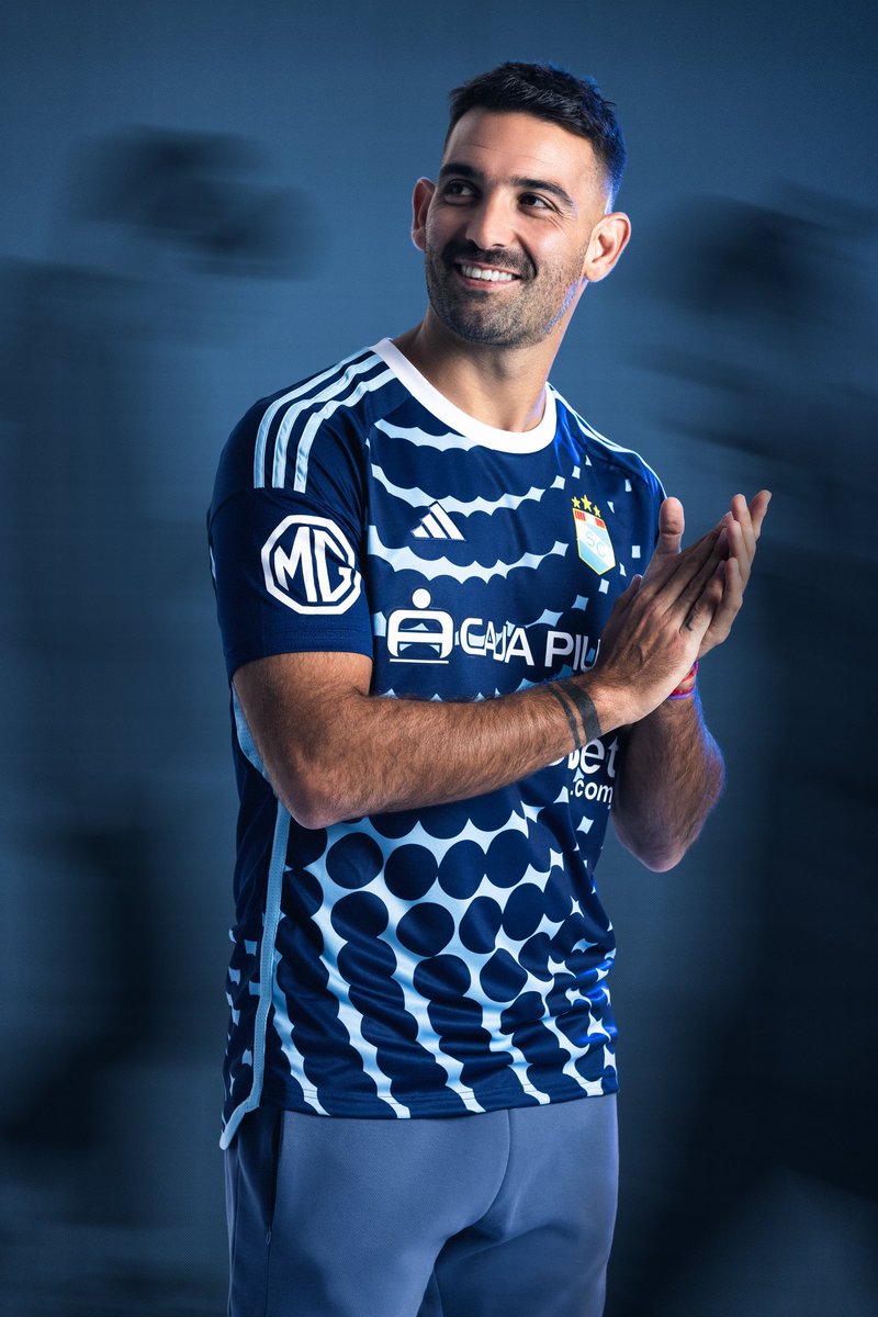 ClubSCristal's tweet photo. ¡La ilusión rimense se renueva! Vamos a alentar con la nueva camiseta Away 24. Encuentra la tuya mañana en https://t.co/jH77CulEwt y desde el 18/07 en los canales oficiales de venta.

#creadoconadidas #adidas
#FuerzaCristal https://t.co/nS226XHHTq