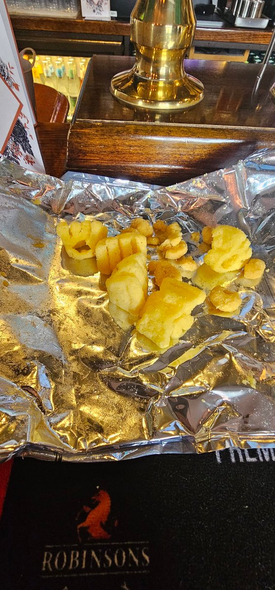 adamroy1981's tweet photo. @walkers_crisps I know grab bags have come down in size but this has to be some sort of joke?
Pickled onion monster munch https://t.co/Q910pMElXi