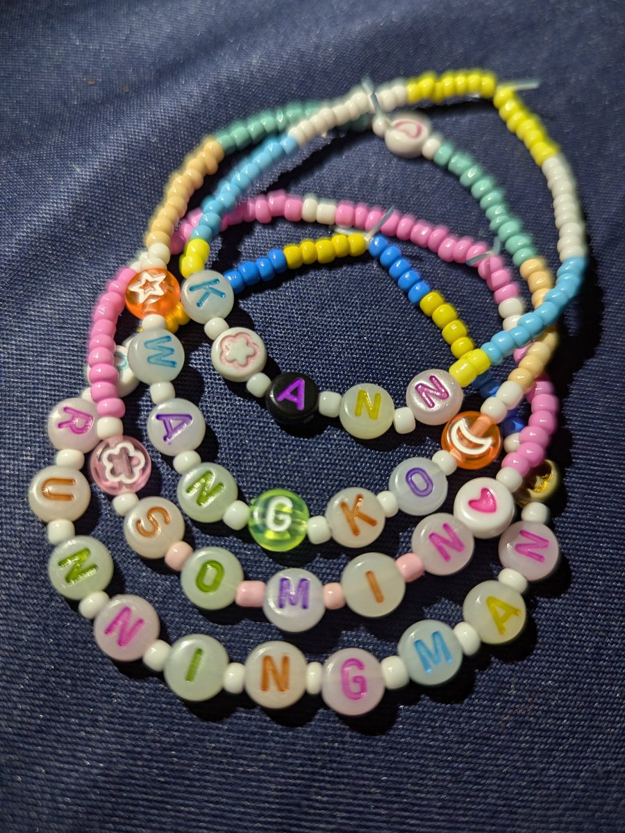 kanndecastro's tweet photo. May liwanag sa dilim 💖

Thank you ate @otche80 for the glow in the dark bracelets ✨

(nag mine agad ako kay somin at wangko hahaha)

#RUNNINGMANinMANILA2024 
#RUN2UinMANILA https://t.co/UcyLl3erBb
