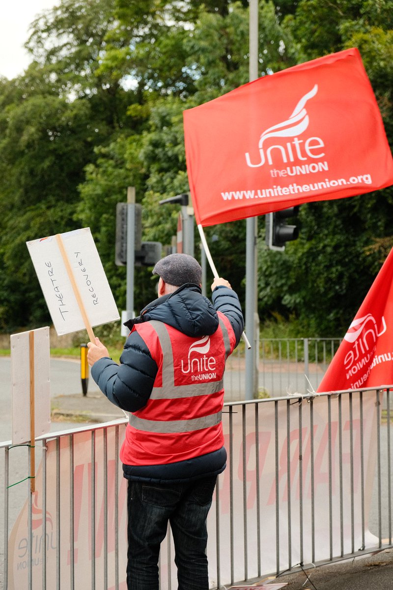 Concluding their 4th phase of industrial action, resolve is strong for the vital healthcare workers at Arrowe Park as they continue in their fight for fair and equal pay.

<a href="/WUTHnhs/">Wirral NHS Hospitals - Arrowe Park & Clatterbridge</a> table an acceptable offer. 📣 FAIR PAY NOW‼️