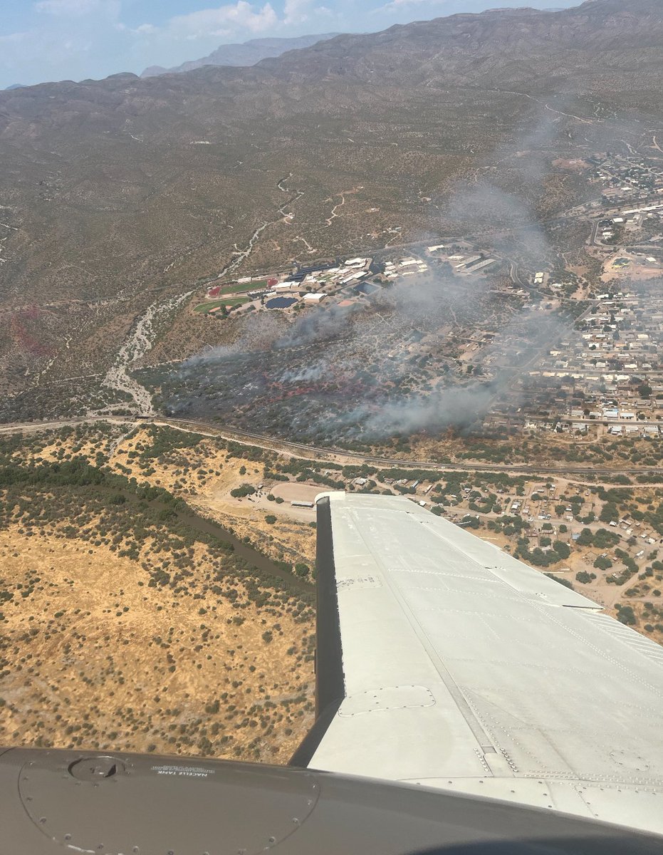 azstateforestry's tweet photo. Wed. #RayFire & #ShakeFire updates:
No new growth on either fire overnight. Both fires stayed w/n their footprint w/minimal to moderate fire behavior.
🔥Ray Fire: 30% contained at 51 acres.
🔥Shake Fire: 110 acres w/no containment at this time.
Today crews will continue with mop up on both fires, checking for any remaining heat sources. On the Shake Fire crews still engaged around homes checking for heat & smokes. GO still in effect for some areas of Kearny.
200 personnel assigned, including hand crews, engines, & water tender. Aircraft on standby if needed.
📷: State Air Attack Platform, Tuesday, July 9, 2024
#AZFire #AZForestry