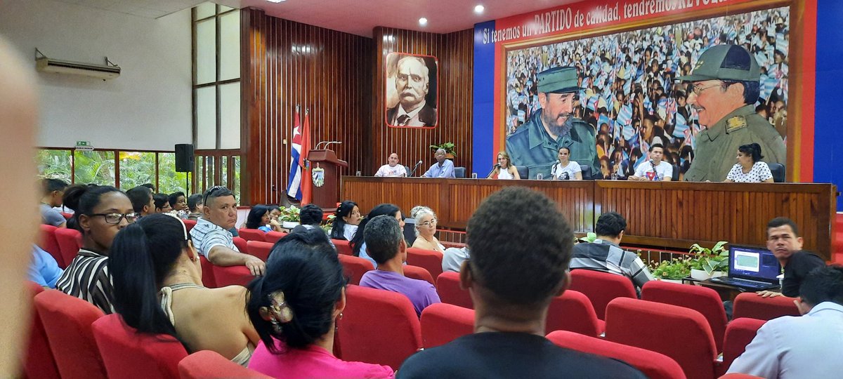 Se desarrolla reunión de secretarios generales de la unión de jóvenes comunistas en el municipio Holguín con la presencia   de <a href="/MeyvisEstevezE/">Meyvis Estevez Echevarría</a> Primera Secretaria del Comité Nacional de la <a href="/UJCdeCuba/">UJC de Cuba</a> donde se debate la Estrategia Para Fortalecer El Papel Integral de la #UJC