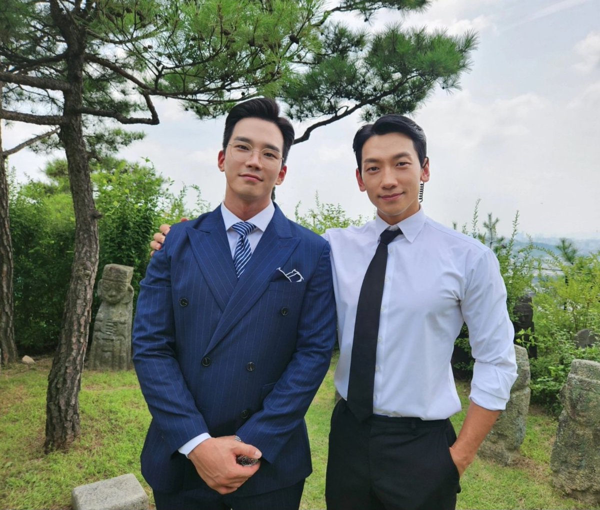 BluKimchiKdrama's tweet photo. He's all over the place

#GoYoon #RedSwan #ThePlayer2 #BeautyAndMrRomantic https://t.co/hXLJGS7wgn
