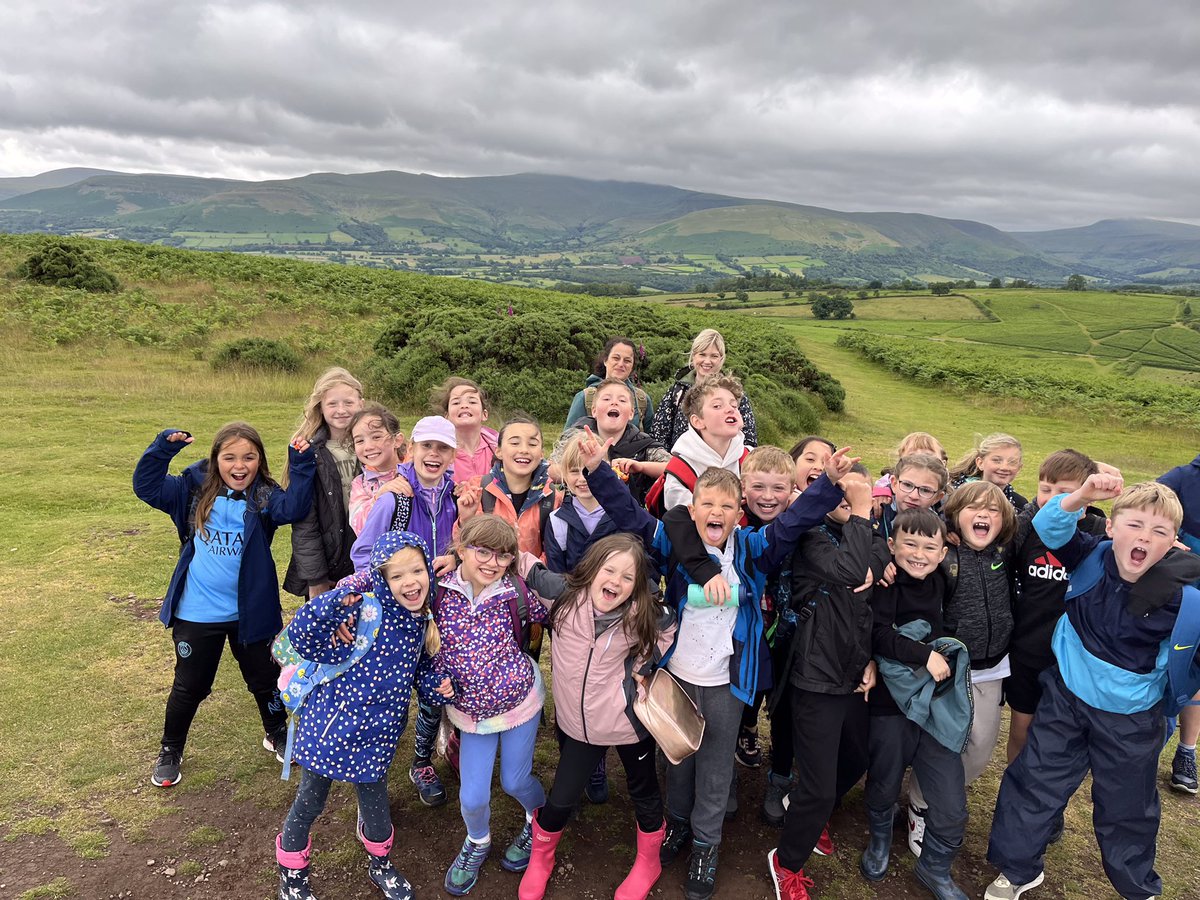 Dosbarth Pedwar, climbed the misty mountain high, Exploring nature under a cloudy sky.Picnic by the stream,laughter all around,In the misty mountains,joy was found! <a href="/brynderiprimary/">brynderiprimary</a> <a href="/BannauB/">Bannau Brycheiniog (Brecon Beacons) National Park</a> We love mountains!