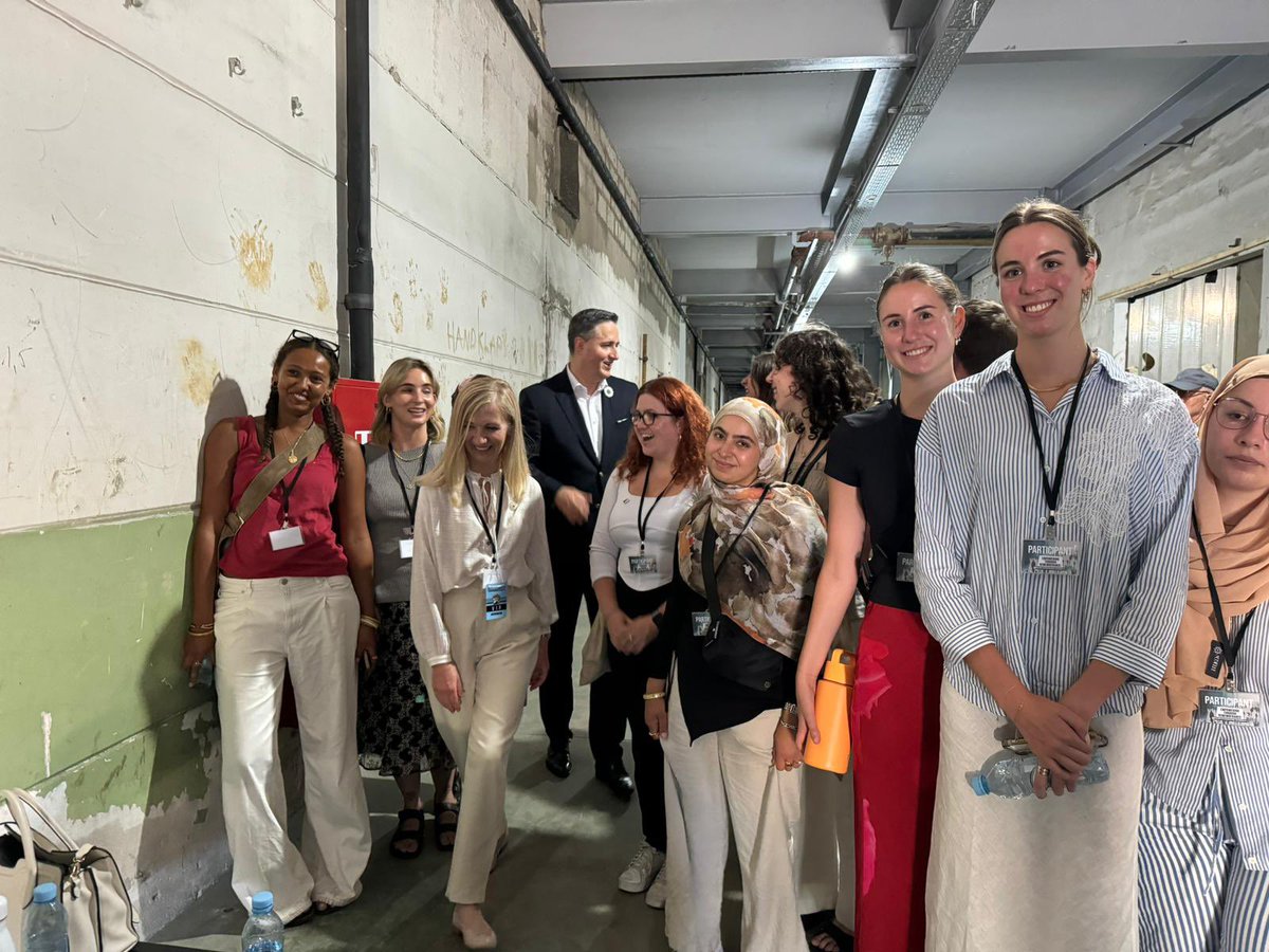 Iz Australije, Vijetnama, Nizozemske, Sjedinjenih Država, Njemačke, Ruande, Južnoafričke Republike okupilo se danas zanimljivog i važnog svijeta u Potočarima. A iz Republike Srpske? Pa to nije država.