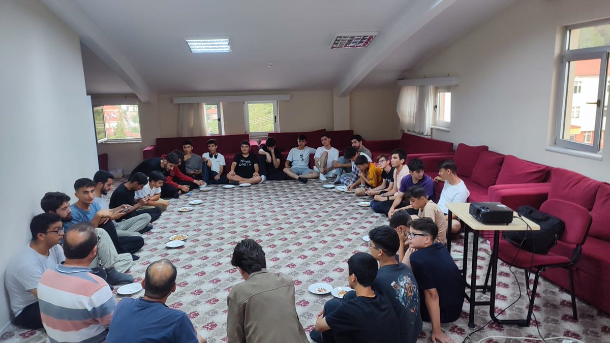 bursagencihh's tweet photo. Bursa Genç İHH olarak liseli kardeşlerimiz ile kamp programımızı gerçekleştirdik. Kamp sürecinde;

• Deprem bilinci egitimi
• Bilgi yarışmaları 
• Sportif faliyetler
• Doğa yürüyüşleri

Gibi bir çok konuda etkinlikler gerçekleştirerek kampımızı gerçekleştirdik. https://t.co/4QcFEIaRp2