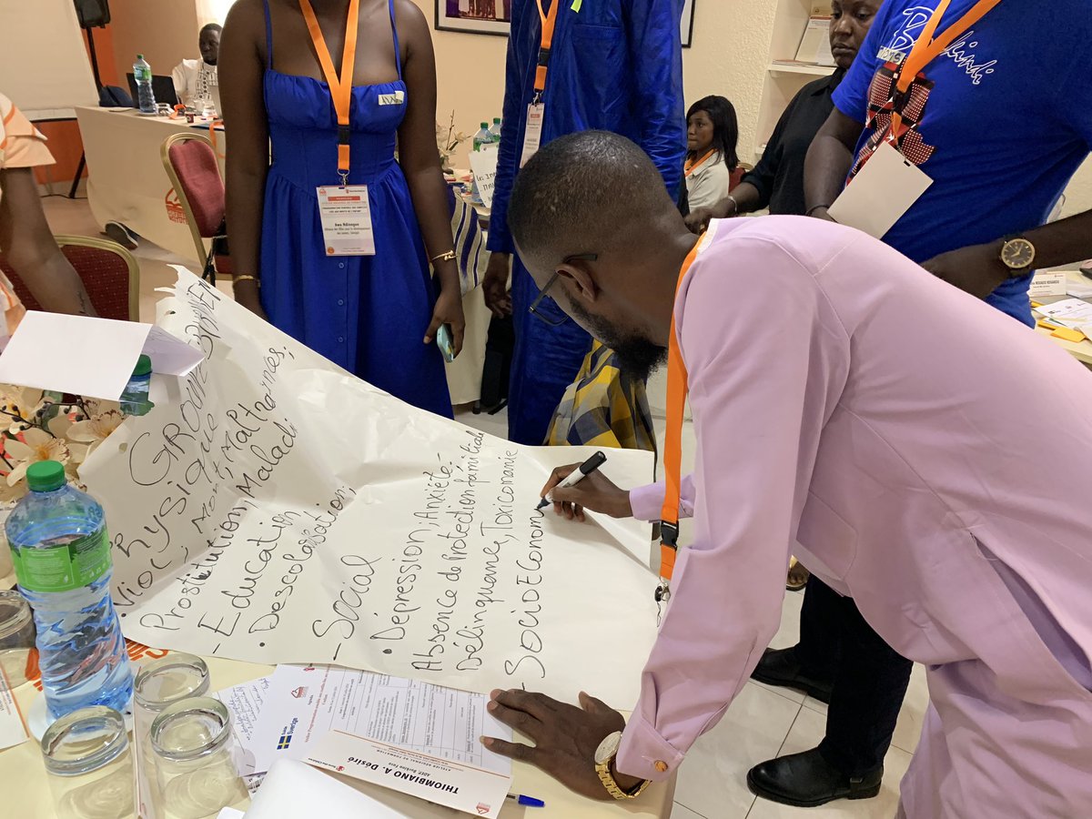 #gorinsavethechildren Analyser la #programmation sensible aux conflits liés aux droits de l’enfant nécessite une certaine connaissance de l’impact des conflits sur les enfants. Discussions et travaux de groupes sur ces impacts sur les garçons, les filles et autres personnes