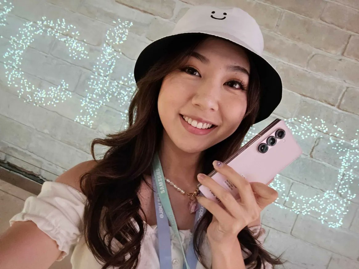 I'M IN PARIS AT #SamsungUnpacked for the release of the Galaxy Z Fold6 🥳

Comment telling me why YOU deserve to win one and include #GalaxyZFold6 &amp; #TeamGalaxy 

Retweet so I can do more giveaways with @Samsungmobile! 

Entries close 7/11 8 am PT! T&amp;Cs: bit.ly/3XKoO3D