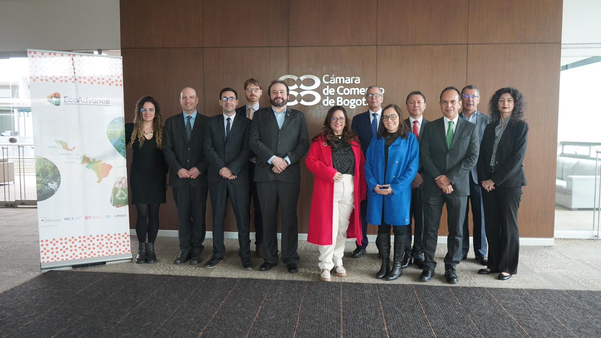 MinAmbienteCo's tweet photo. #AEstaHora se firma ✍🏽la constitución legal de la Alianza Ambiental de América, una etiqueta regional entre Ecuador, México, Costa Rica y Colombia. Esta alianza busca crear un sistema de ecoetiquetado que promueva la producción y consumo sostenible, en el sector privado y público.