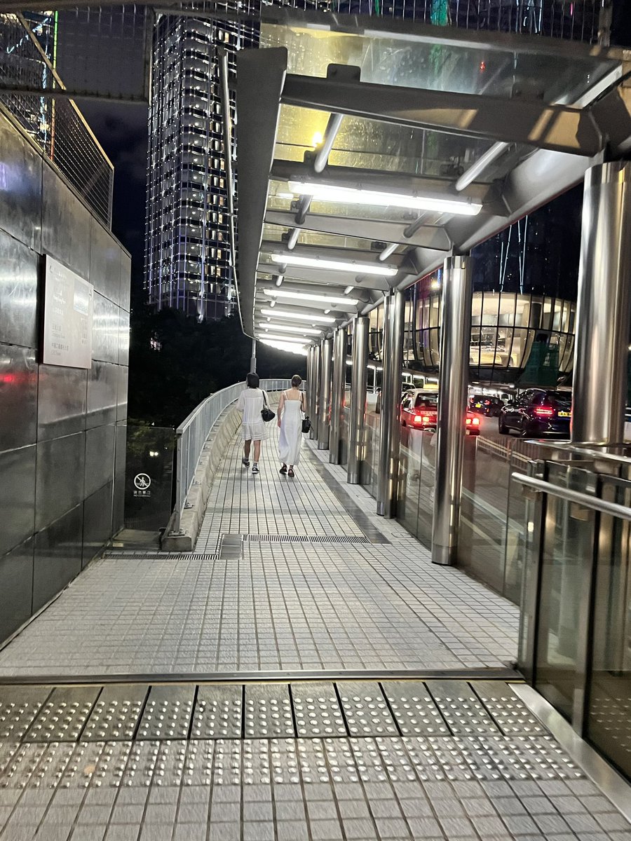 mrs_ti's tweet photo. Dear @AmirudinShari, as a PJ resident, we really DO NOT want another highway. Walking from one place to another safely is all we need/want. From home/workplace to schools/shops/markets/stations. Hongkongers walk in 35 C in walkways all over the city, we can too. #NOtoPJDLink https://t.co/zF4CeE3WW2