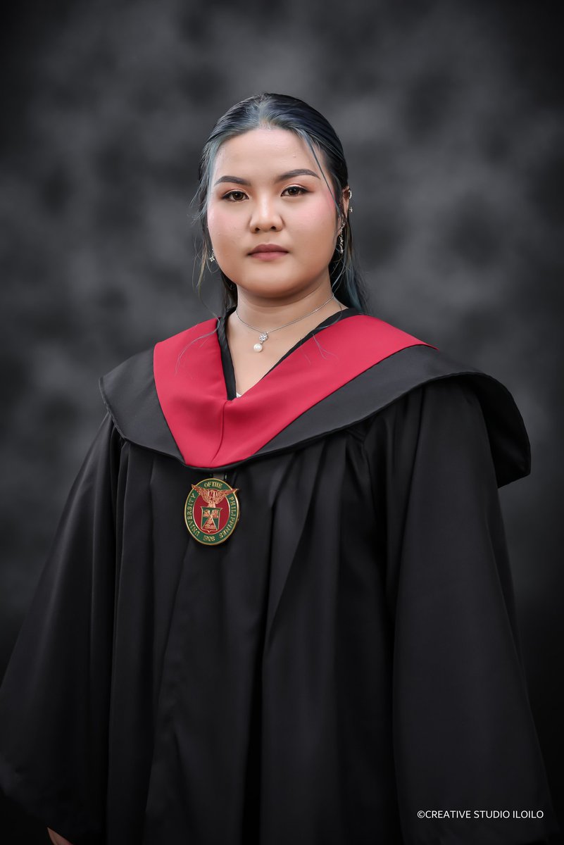 JustMarimo's tweet image. Dear #marauderstwt and #ONEPIECE twt:
I did something our faves never did.
I GRADUATED 😌😌😌

To Roronoa Zoro, James Potter and Sirius Black,
I give you my degree 😂😂😂