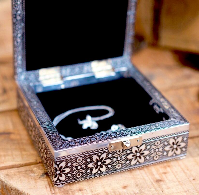 Use code JEWELLERY25 for a lovely 25% discount across our entire #ethical #jewellery range. Take a look: thegeographer.uk/store/jewellery All orders over £30 receive free UK delivery. Everything packaged #plasticfree.