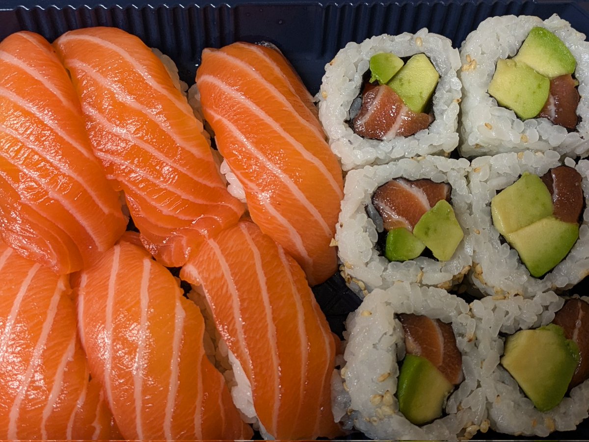 HowardsPlate's tweet photo. It was very kind of @_sushidaily @waitrose in Islington to make #HowardsPlate today before they were really open for business. Much appreciated 🍣🙏🏻 https://t.co/B7StF59cv2