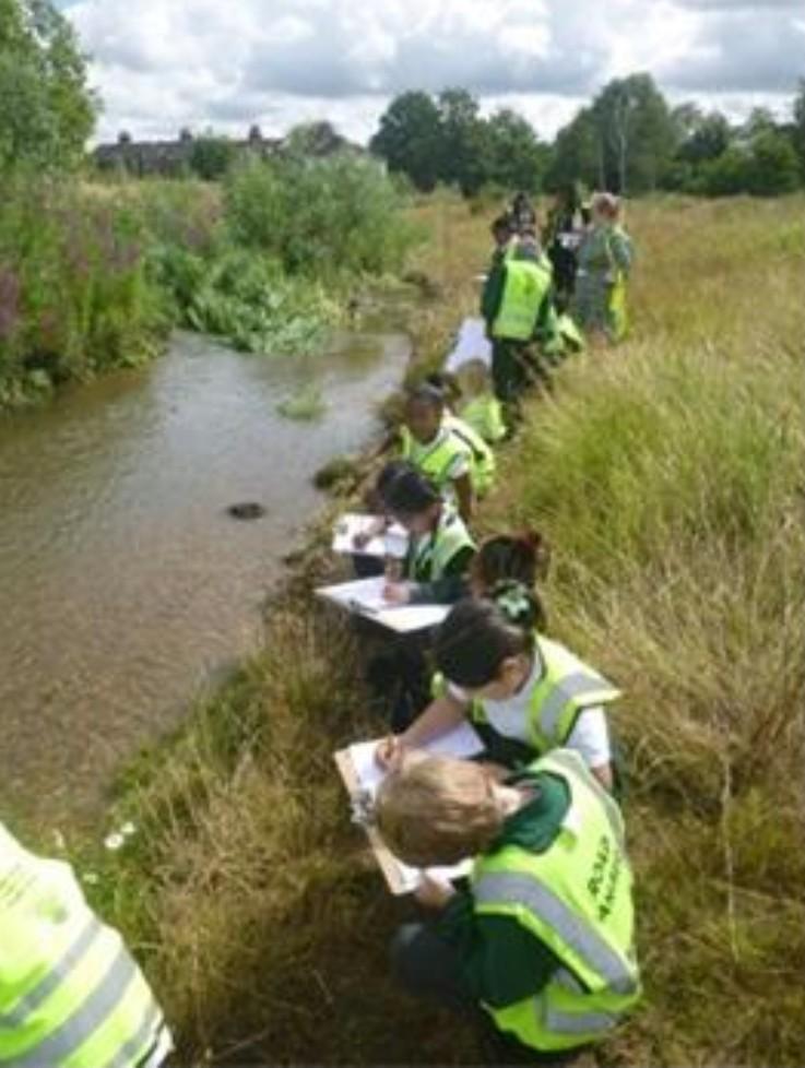 PoW_Primary's tweet photo. Excellent morning learning about rivers in our local park.  Our year 3 children observed a meander with examples of erosion and deposition.

#nationalfestivaloffieldwork
@The_GA https://t.co/XVJQFIukZm