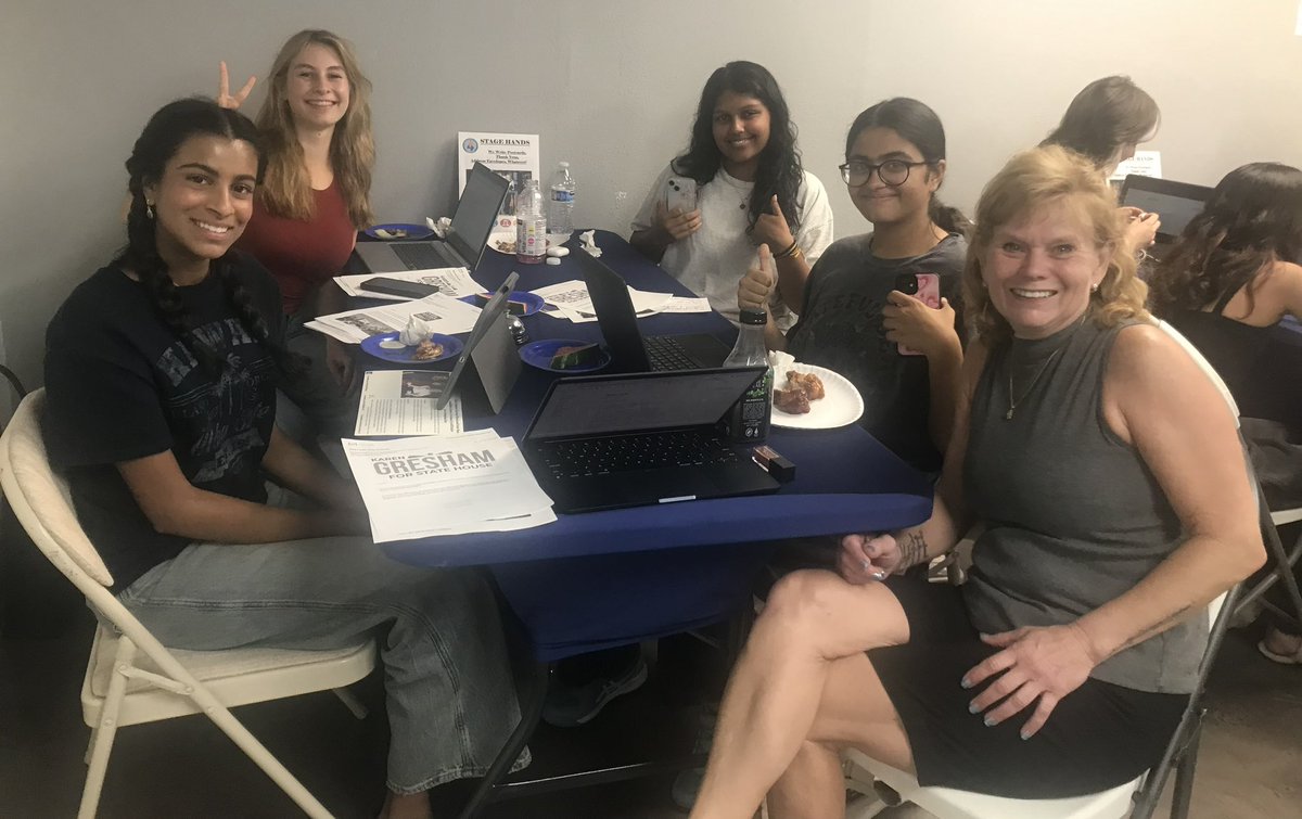 AZLD4Dems's tweet photo. #AZLD4’s Senator @ChristinePMarsh stopped by to chat with the #SummerInterns during yesterday’s phone bank. Congrats to top callers Mintra & Audrey! 📱🔥 👏#NorthValleyDems #AZLD2 https://t.co/ywFZeEiSH1