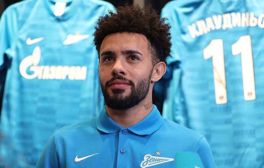 futebol_info's tweet photo. ⚠️ Flamengo avançou bem para fechar a contratação de Claudinho.

O Zenit respondeu ao Rubro-Negro que topa vender o meia por 18 milhões de euros (R$ 105 milhões).

Agora, os clubes conversam sobre a forma de pagamento. O Fla oferece para Claudinho um contrato de 5 anos.

🗞 @venecasagrande
📸 Divulgação/Zenit