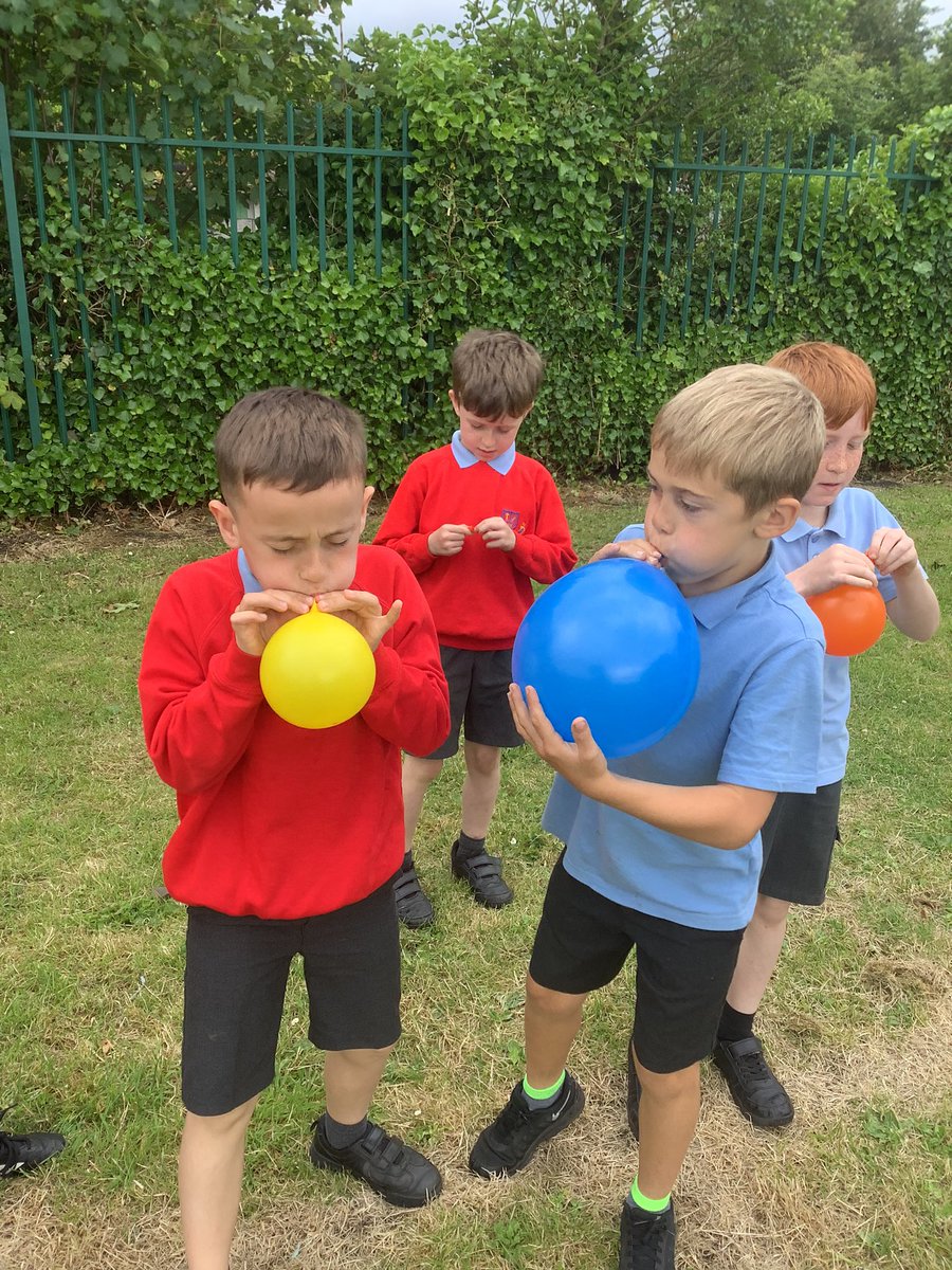 Class4_StDavids's tweet photo. In RE, we have been thinking about why and how people pray. We learnt that some prayers can be serious and some prayers can be fun 🤩 #aweandwonder #agentsofJesus @Class3_StDavids @LT_Trust https://t.co/R7BXR4XjdE
