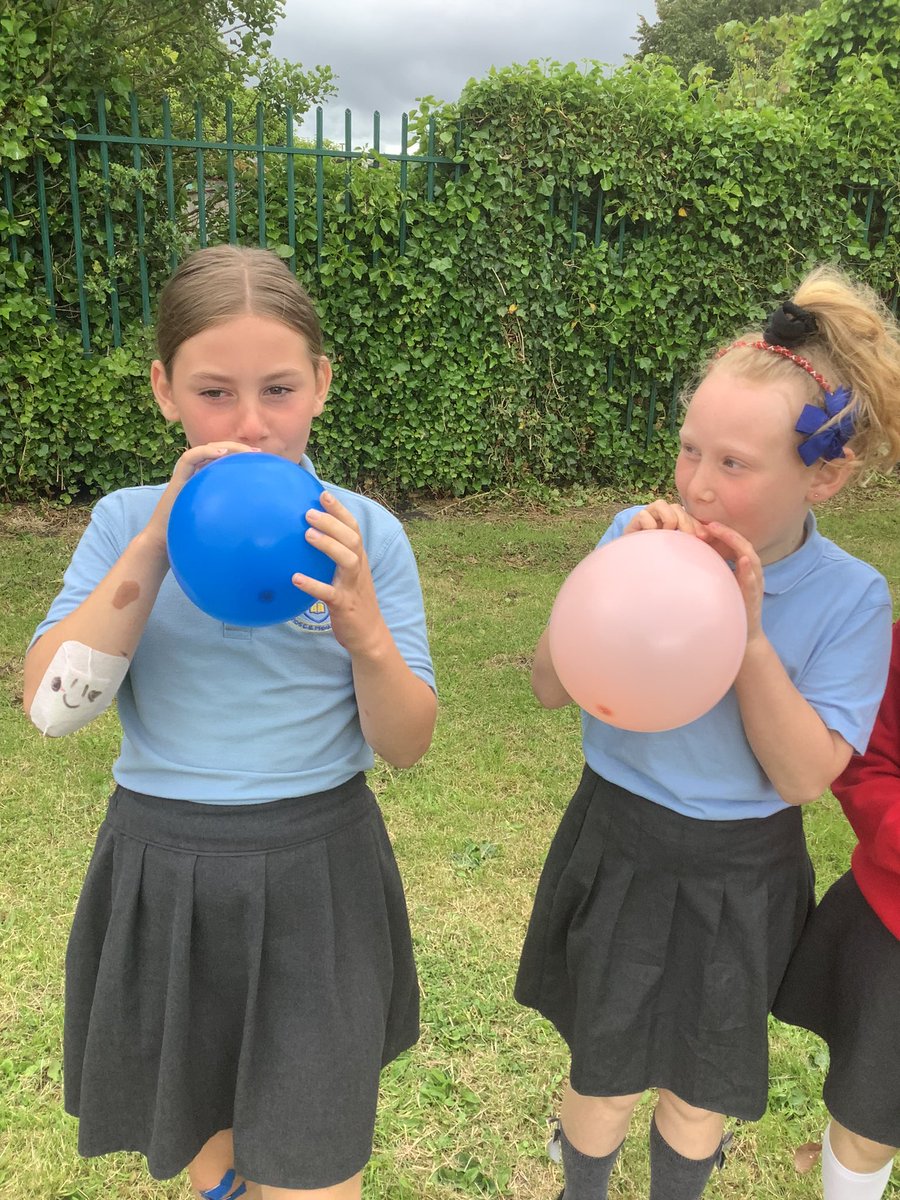 Class4_StDavids's tweet photo. In RE, we have been thinking about why and how people pray. We learnt that some prayers can be serious and some prayers can be fun 🤩 #aweandwonder #agentsofJesus @Class3_StDavids @LT_Trust https://t.co/R7BXR4XjdE