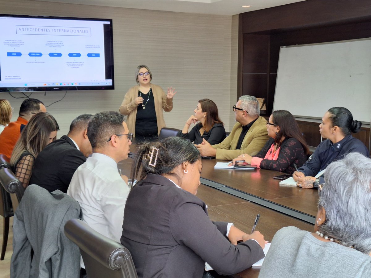 oncdoftvzla2's tweet photo. #10JUL|| Este martes, la @oncdoftvzla2 capacitó a más 70 funcionarios en el taller: “Nuevos desafíos internacionales en materia de prevención de LC/FT/FPADM, el cual fue dictado por la facilitadora Nancy Granadillo, RUF-Oncdoft N°25.

#PoesiaMundialEnVenezuela https://t.co/gP4bHE8ONG