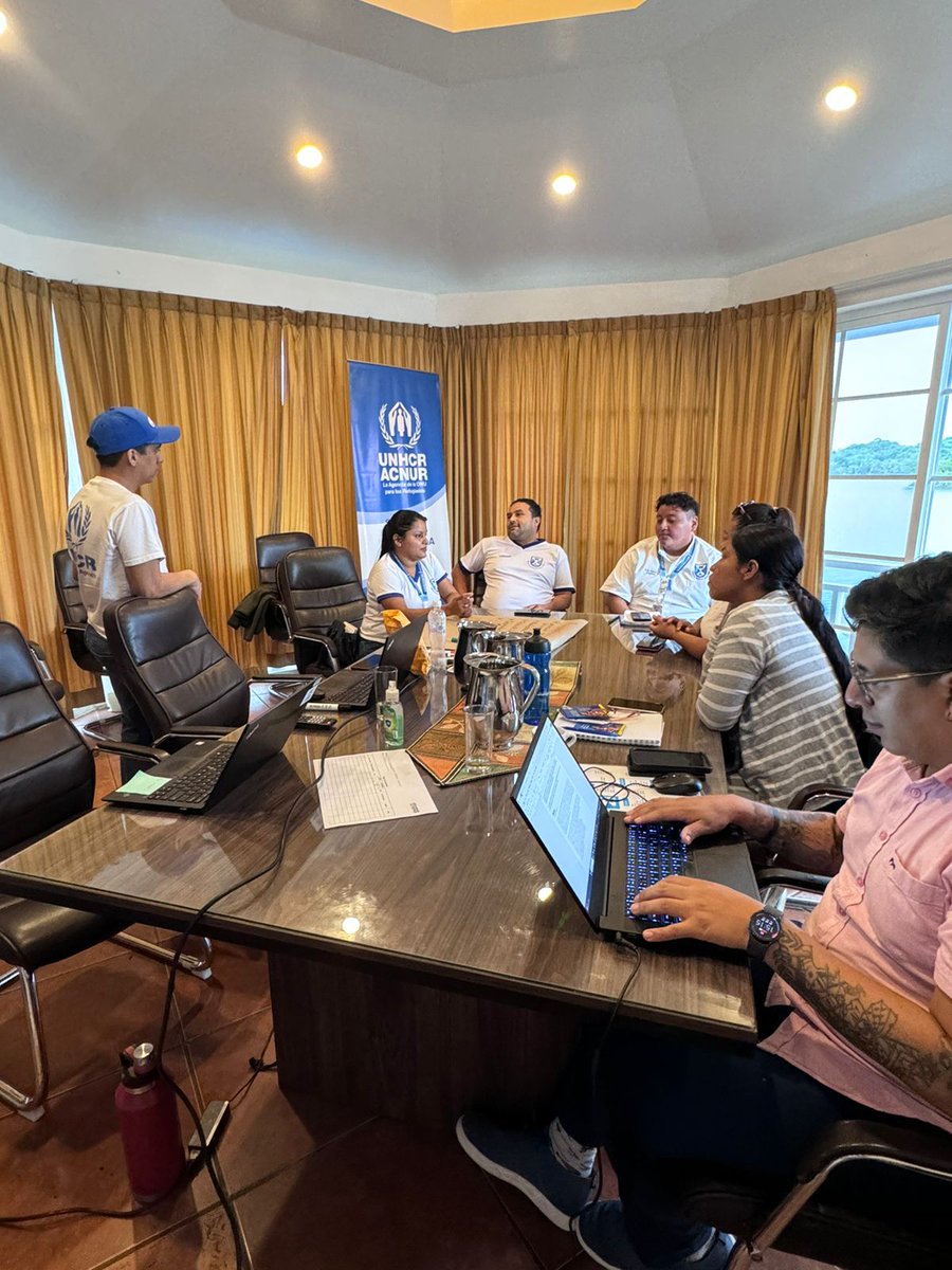DaviLinsRibeir1's tweet photo. ¡Juntos pa'lante! 🤝

La Muni Flores 🇬🇹 está comprometida con la inclusión socioeconómica de personas refugiadas. Personal técnico de la Muni participaron en el taller de Fortalecimiento de Programas Municipales de Capacitación, Empleo y Emprendimiento impartido por @ACNUR_es https://t.co/IoORiV7BxA