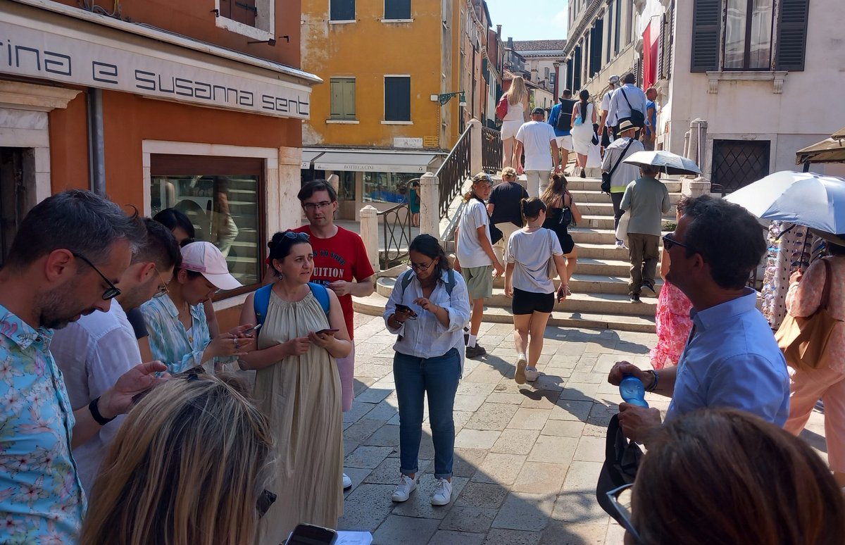 VeDPH (@venicedph) on Twitter photo #History day continues with <a href="/FJNevola/">Fabrizio Nevola</a> and a practical experience of the #HiddenVenice app in calli and campi (in spite of the heat!) #History day continues with <a href="/FJNevola/">Fabrizio Nevola</a> and a practical experience of the #HiddenVenice app in calli and campi (in spite of the heat!)