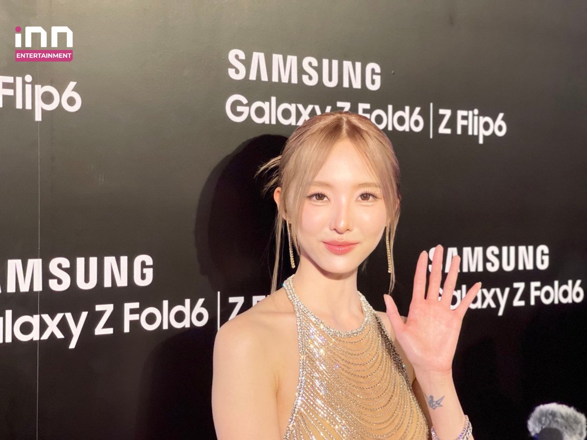 INNNEWS's tweet photo. 📸 สวยน่ารัก ถูกต้องที่สุดค่ะ สำหรับสาว "เนเน-พรนับพัน" ในเปิดตัว The new Galaxy ซีรีส์ล่าสุดของ Galaxy Z สุดยิ่งใหญ่ 💙

#iNNNews #คนที่พับ #GalaxyXNene #เนเน่พรนับพัน #Nene郑乃馨 #nenevader #nene #เนเน่ #ネネ #เนเน่พรนับพัน #GalaxyUnpacked  #SamsungUnpacked #GalaxyAI  #Samsung #ไม่พลาดทุกเรื่องอินเทรนด์