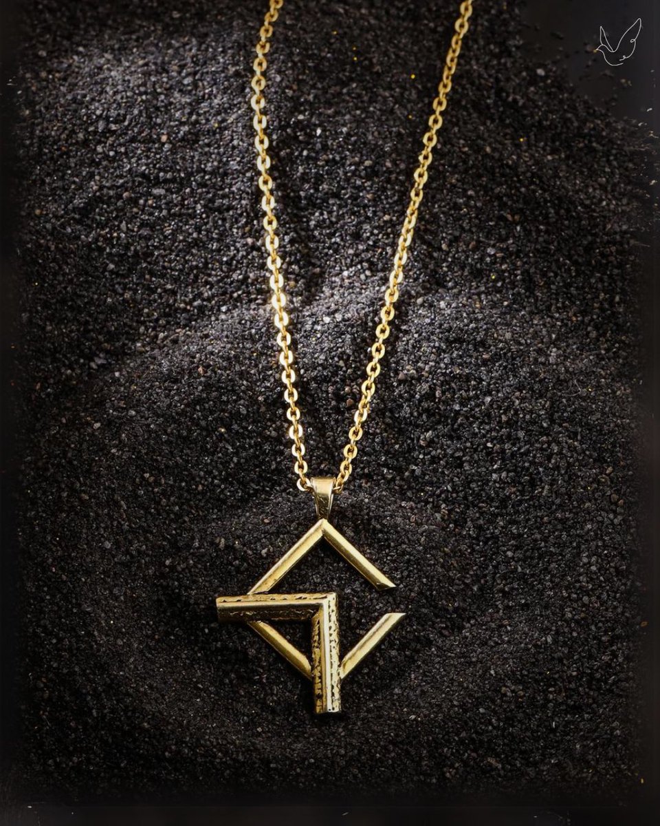 kickyandperky's tweet image. Excited to see @Abhishekkuma08 shine in our Veritas Pendant from the Kicky &amp;amp; Perky Men’s Collection!
Handcrafted for elegance and modern sophistication. Discover more about this stunning piece. 
kickyandperky.com/products/verit…

#KickyAndPerky #MensCollection #Jewelry #Style #Elegance