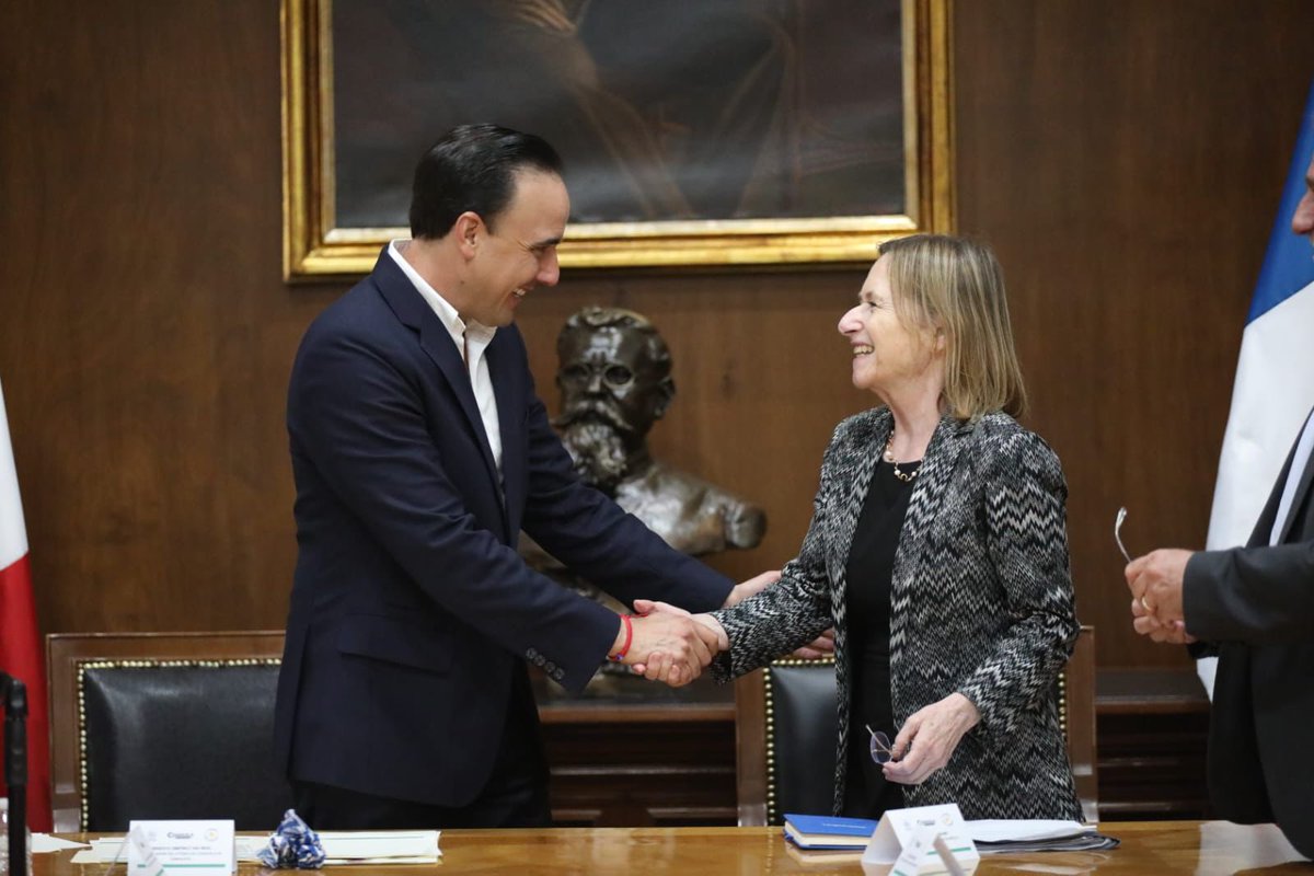 En equipo con la Embajadora de Francia, Delphine Borione, estamos construyendo un plan para desarrollar programas educativos, económicos, y de sustentabilidad para bien de nuestra gente. (1/2)