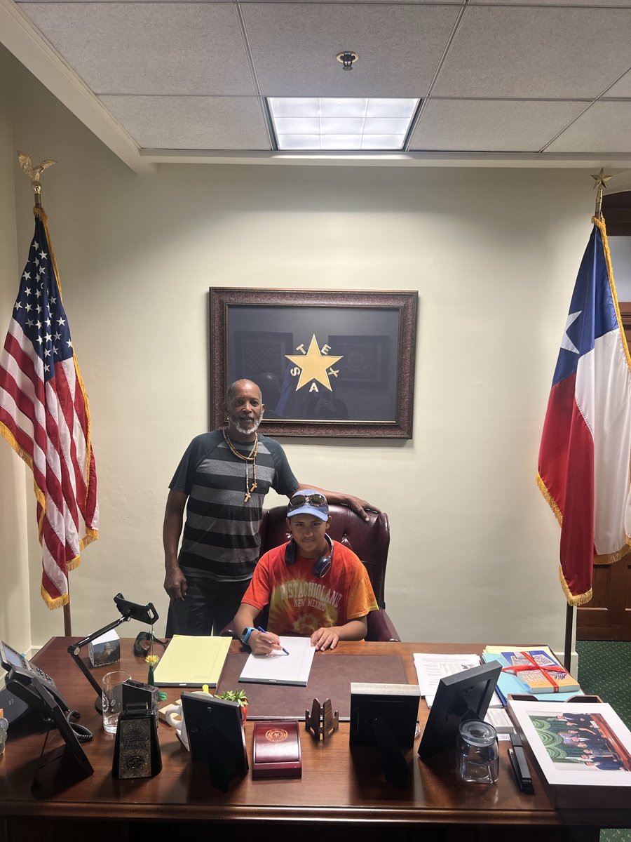 CesarJBlanco's tweet photo. Yesterday, #TeamBlanco had the pleasure of welcoming a father-son duo, both named Michael, from El Paso to our Capitol Office. Our staff enjoyed getting to know them and showing them around the Capitol. Thank you for visiting, Michael and Michael! #txlege https://t.co/dmcEd7JlbX