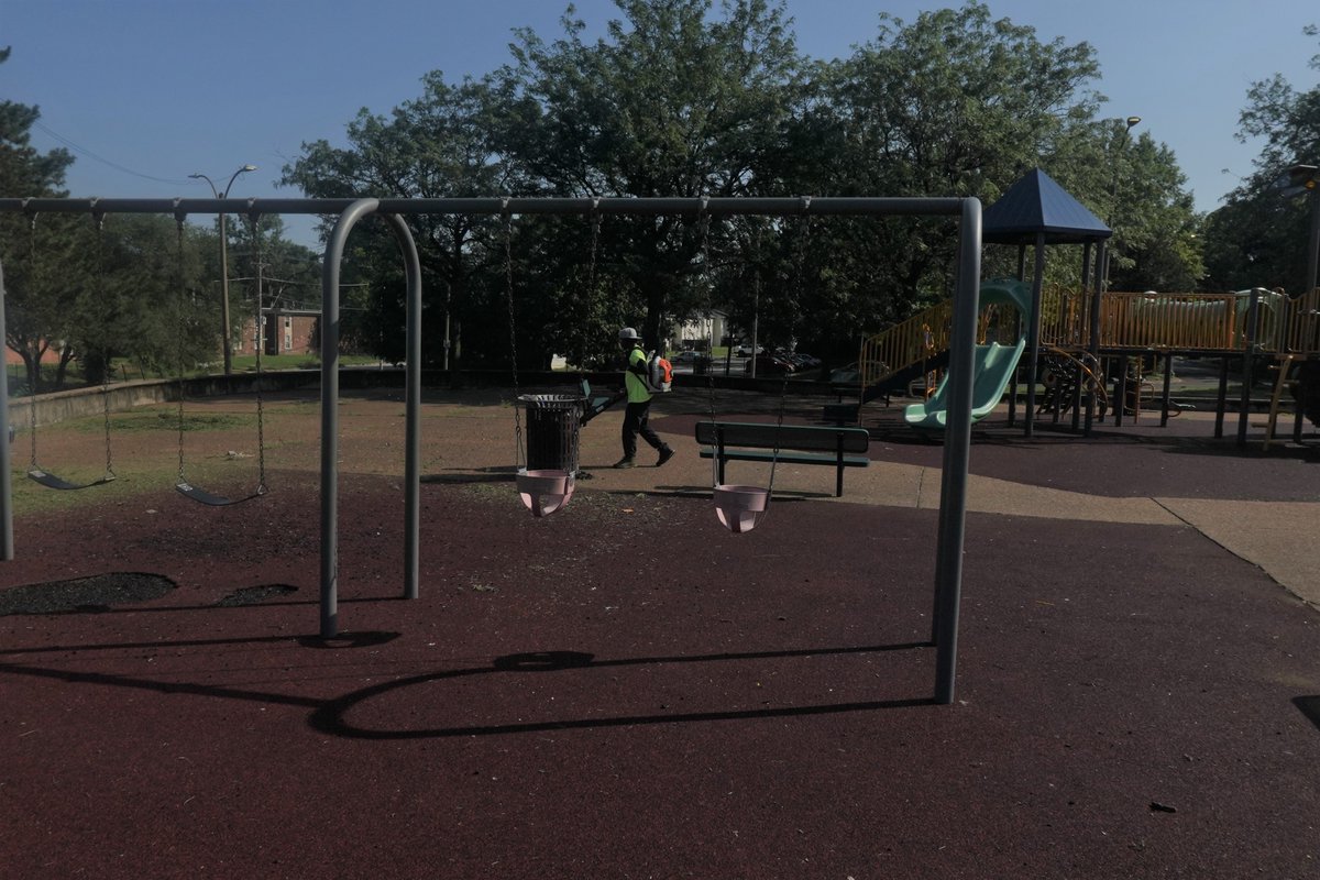 A little post-rainy day sprucing up at Amherst Part from one of our <a href="/CityofStLouis/">City of St. Louis</a> #Parks crews.