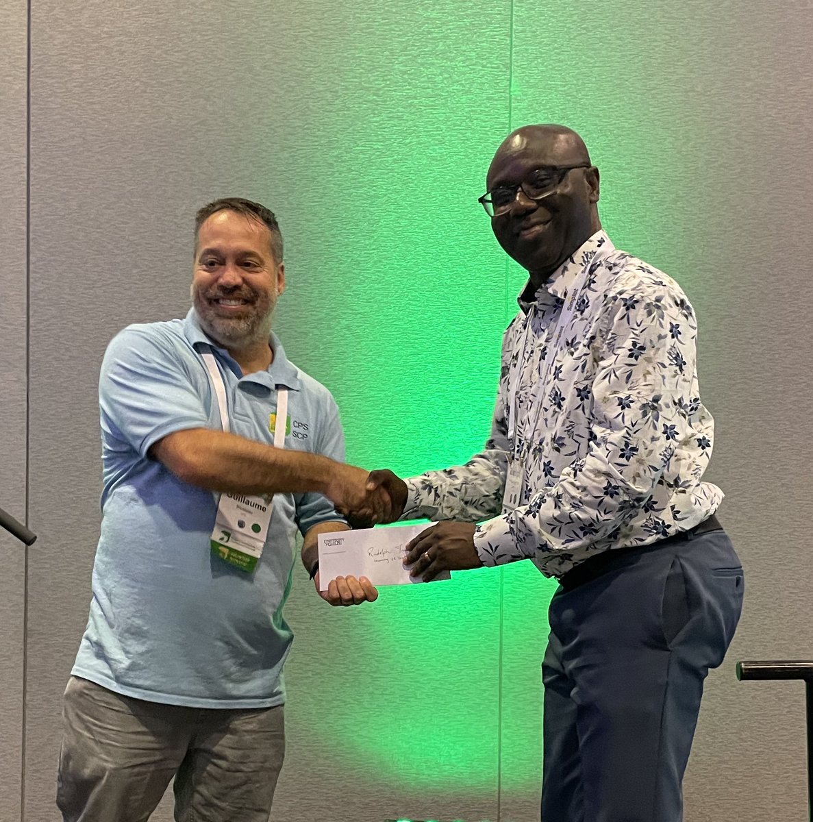 Welcome to our new board members! Stephen Strelkov (not pictured) is Vice President, Michelle Hubbard is Treasurer and Rudolph Fredua-Agyeman is Junior Director at Large. Thank you to these volunteers! #PlantPathology #PlantCanada2024