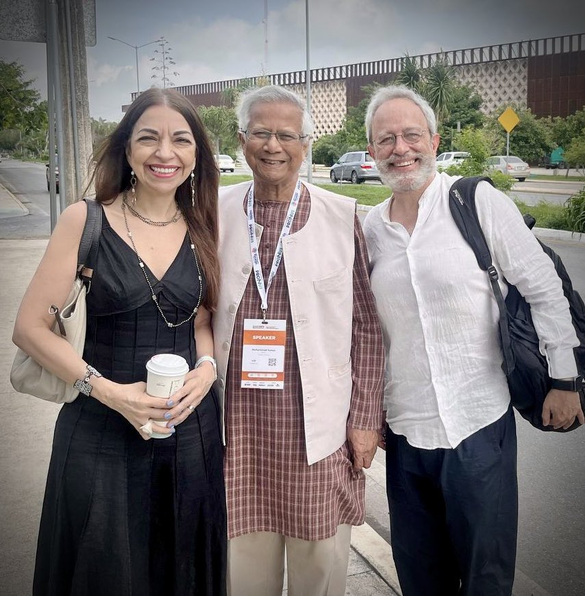 elenaestavillo's tweet image. Qué privilegio coincidir con Muhammad Yunus @Yunus_Centre en #SCELC 2024