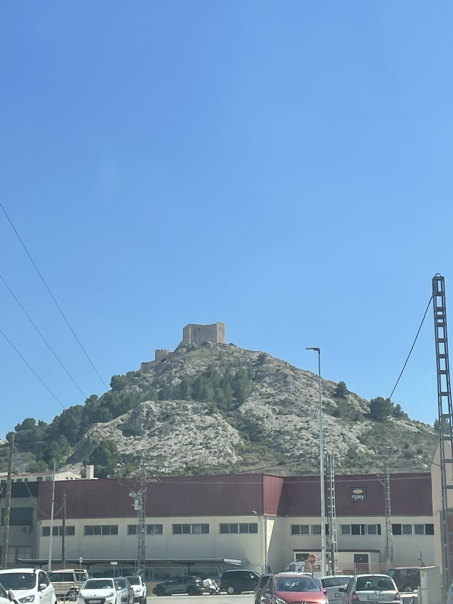elscastells's tweet photo. El Castell de Castalla, fortalesa d'origen islàmic construïda al segle xi sobre restes del neolític i època íbero-romana, amb reformes posteriors cristianes dels segles XIV a XVI. @turismocastalla https://t.co/hsh2fvL4qm