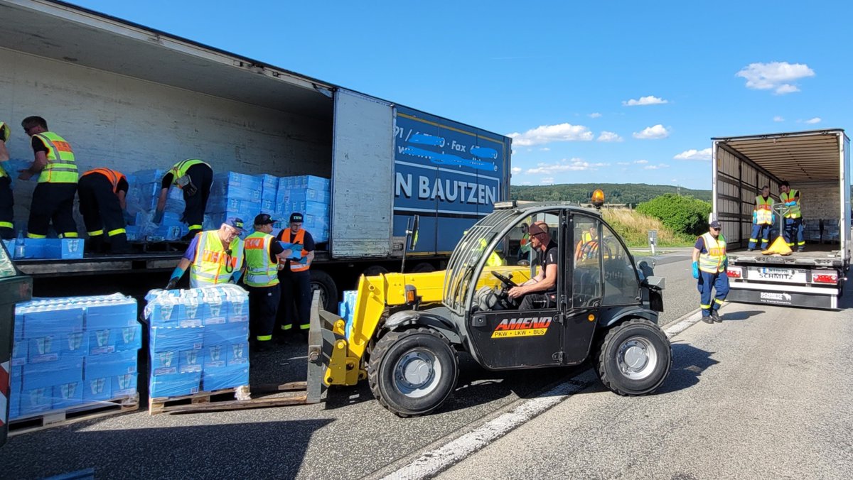 Bergungseinsatz auf der Autobahn dlvr.it/T9QDFN