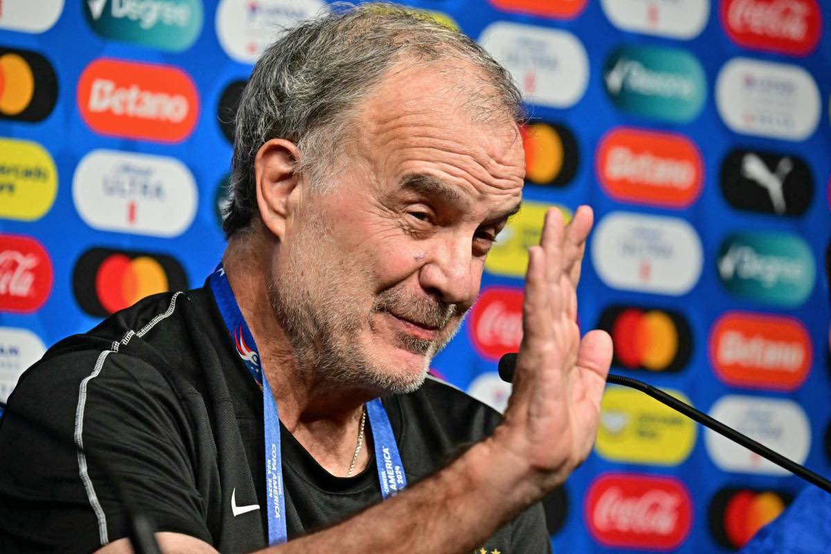 RT al Bielsa sonriente para que seamos campeones de América
