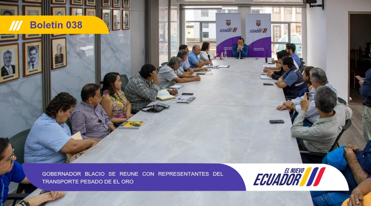GoberElOro's tweet photo. #Boletín 🗒️ | Gobernador @jimmyblacio_ec se reúne con representantes del transporte pesado de #ElOro.

Lea la información en ⤵️
https://t.co/KcCXs1a6yn

@DanielNoboaOk 

#ElNuevoEcuador https://t.co/71n48j8Iif