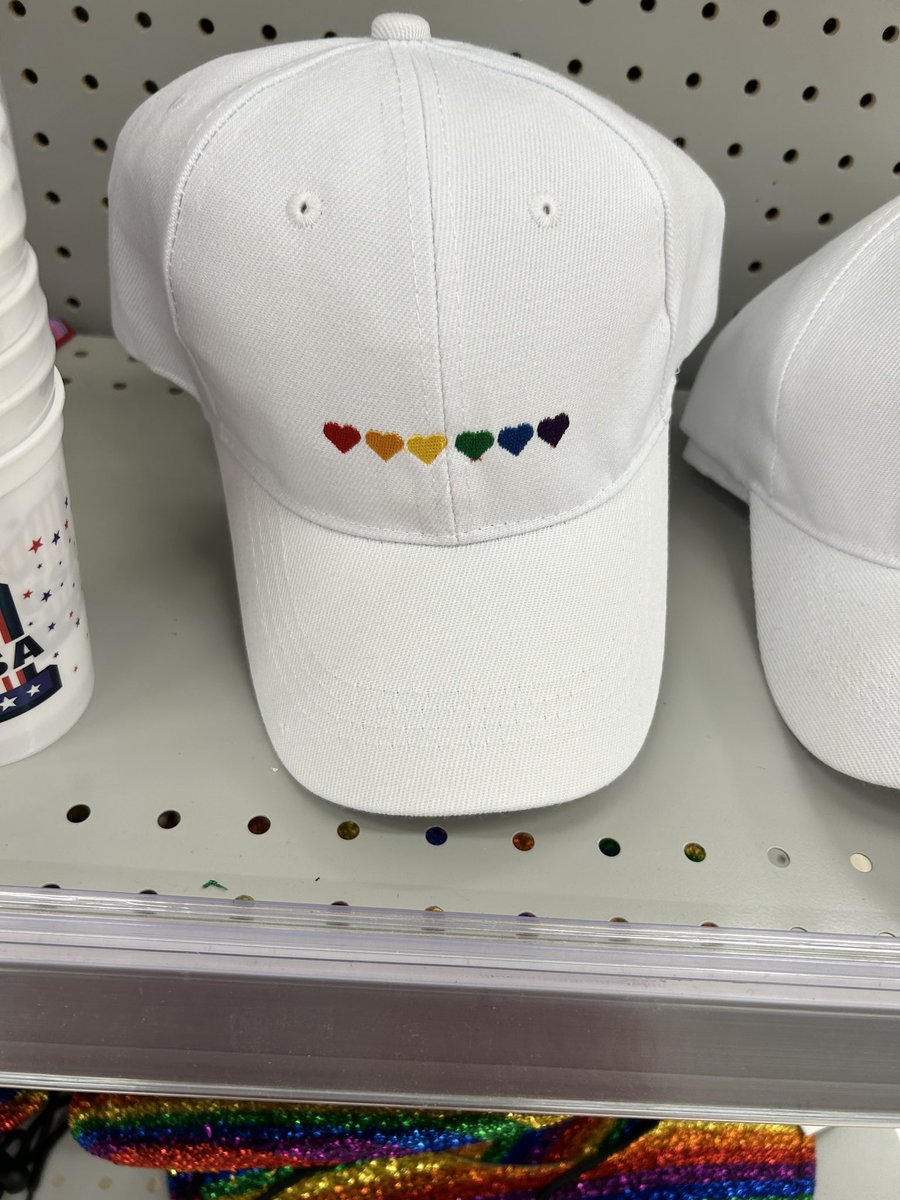 THEMOSTLUCKYMAN's tweet image. They were selling this awesome Undertale hat at the store today! :D #Undertale #UndertaleFandom