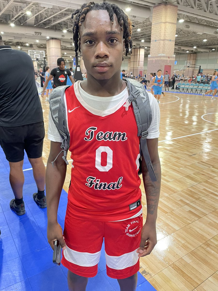 jmverlin's tweet photo. Just watched Team Final Red’s 15s advance in a first-round bracket win. 2027 Cheltenham PG Kamal Mason (📸) impressed with his ball-handling, court vision, scoring. https://t.co/W4LxWNVhGx