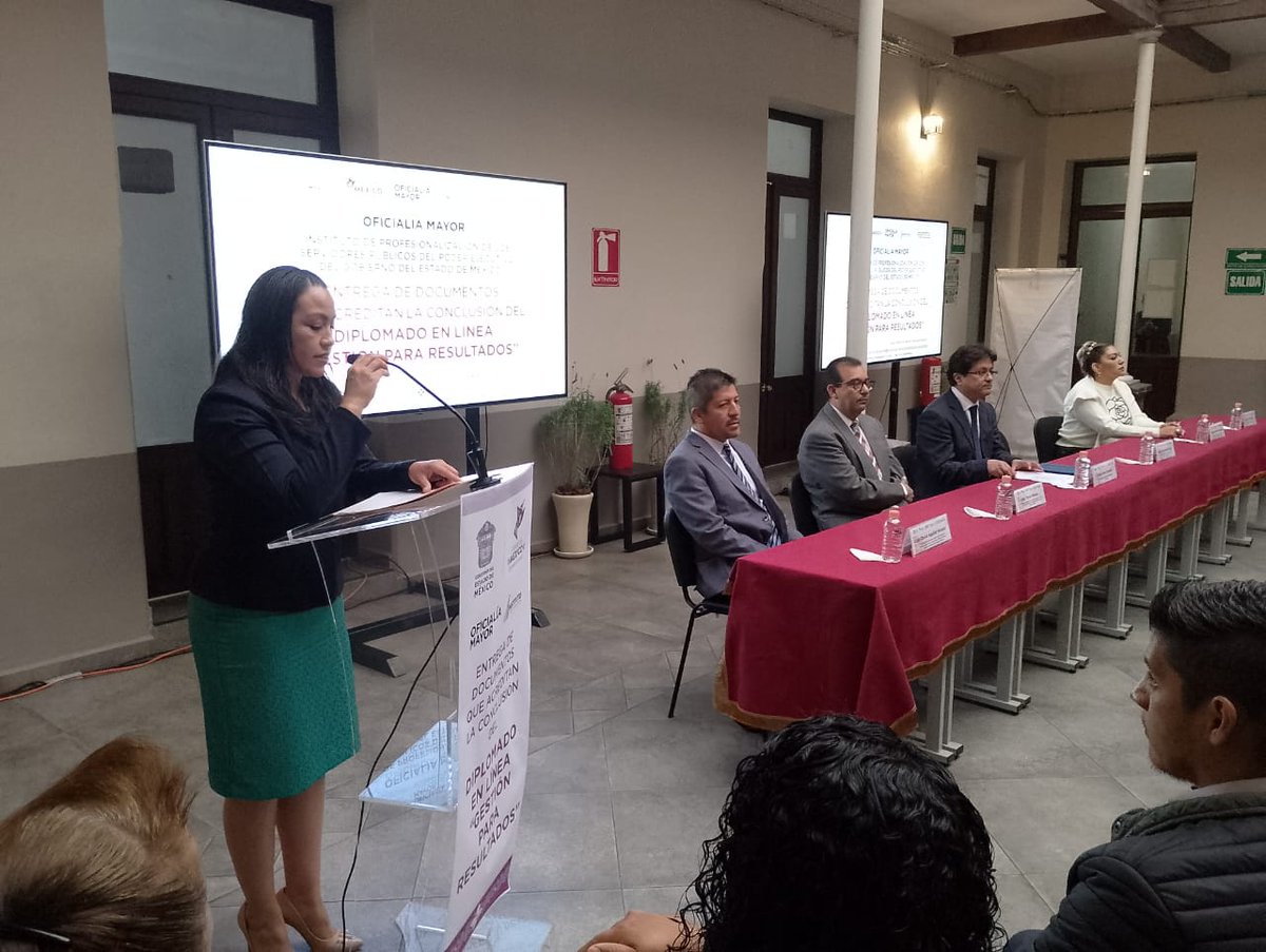 IPSPedomex's tweet photo. Se realizó la entrega de 94 diplomas a compañeras y compañeros servidores públicos que acreditaron el Diplomado en línea “Gestión para Resultados”, sus conocimientos  contribuirán a generar cambios impactarán en el bienestar de la población mexiquense. ¡Felicidades! https://t.co/Fferp2jBxt
