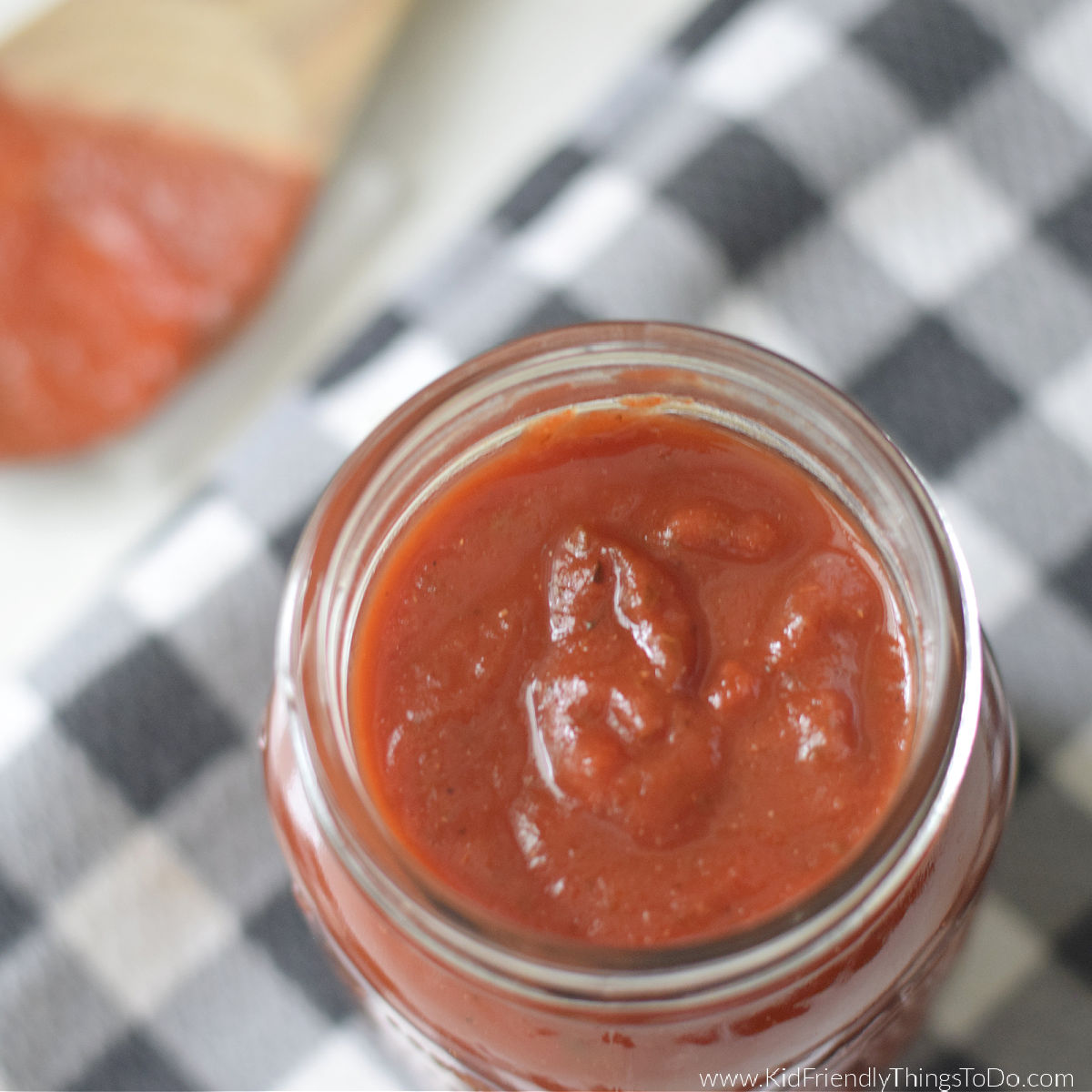 Homemade Pizza Sauce Recipe kidfriendlythingstodo.com/homemade-pizza…