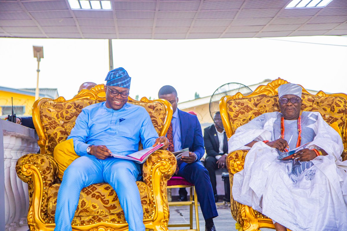 seyimakinde's tweet photo. This evening, we commissioned the new Olubadan Palace in Ibadan. The event gave us an opportunity to acknowledge and thank everyone who made it possible including former Governor Abiola Ajimobi who started it, the former President of the Central Council of Ibadan Indigenes (CCII), Chief O. O. Bello, Chief Bayo Oyero, and all Ibadan indigenes who contributed to make the project a reality.