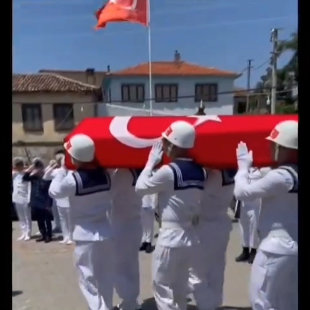 Çanakkale Harp Sahası'nı avucunun içi gibi bilen, bize abilik yapan (kitaplarımda emeği ve desteği olan) iyi bir tarihçi, alçakgönüllü kıymetli bir insan Şahin Aldoğan ağabey bu dünyadan göçtü. 
Allah rahmet etsin, mekanı cennet olsun.