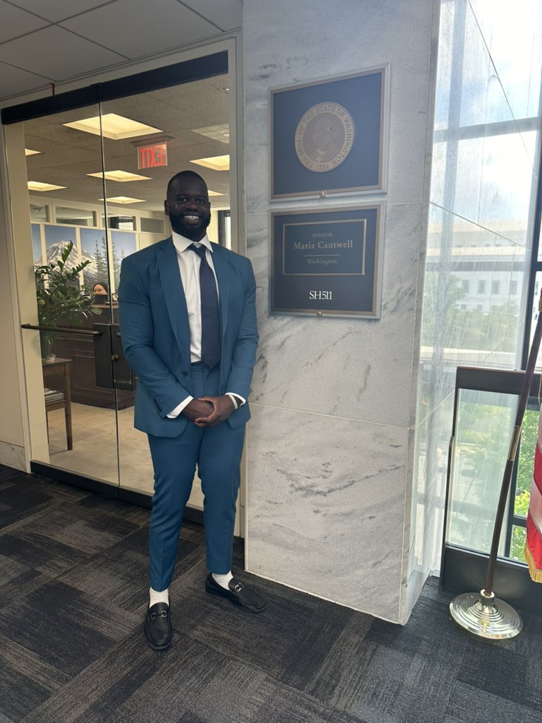 SoloCeesay's tweet photo. Had an unimaginable experience alongside @standwithcrypto, @coinbase, and a cohort of inspirational, dynamic founders in DC today 🏛️

We had the chance to connect with the offices of @MariaCantwell, @PattyMurray, @LaphonzaB, and @AlexPadilla4CA to discuss the future of web3 and how we plan to utilize rebuild a better, more transparent, and financially inclusive world 🌎