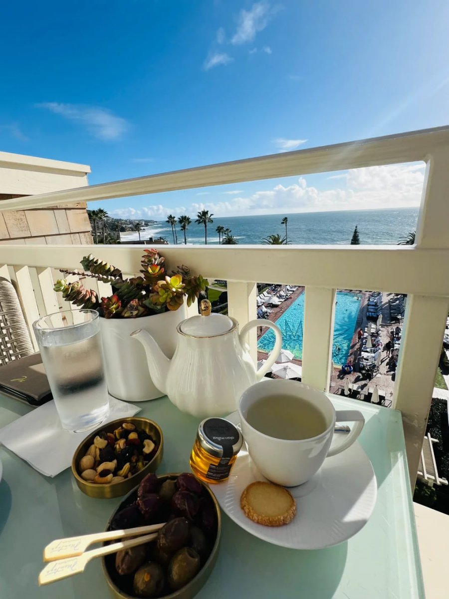 TateauthML2's tweet image. Today I had afternoon tea with a friend I haven&apos;t seen for a long time