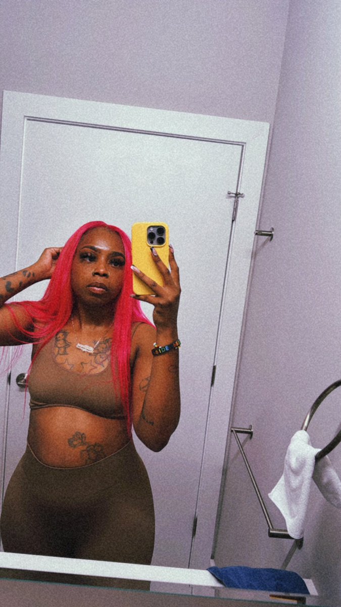 MILFdud's tweet photo. PINK 💕 https://t.co/U0aM0Xj2nY